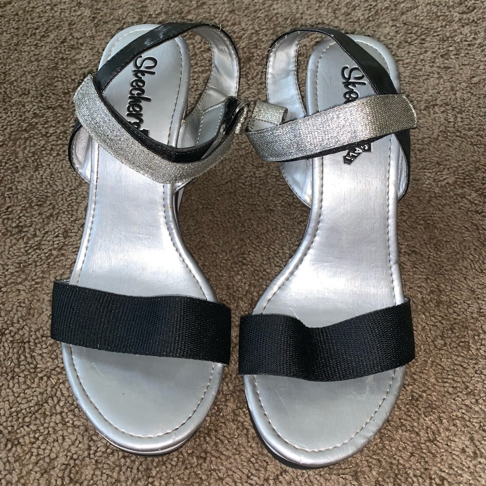 📌 SOLD 📌Sketchers heeled